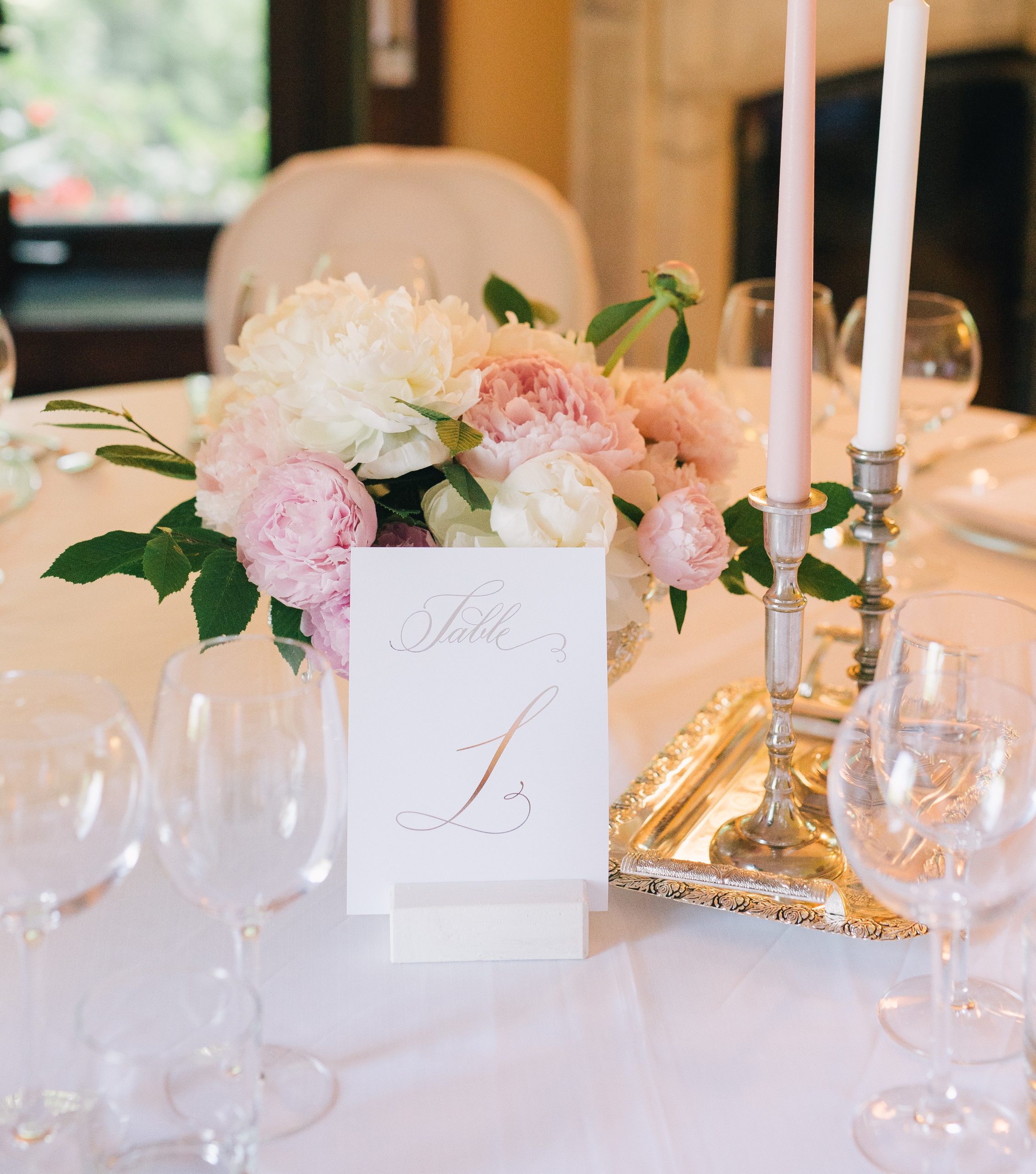Zaproszenia i podziękowania dla gości weselnych – jaką stylistykę wybrać?