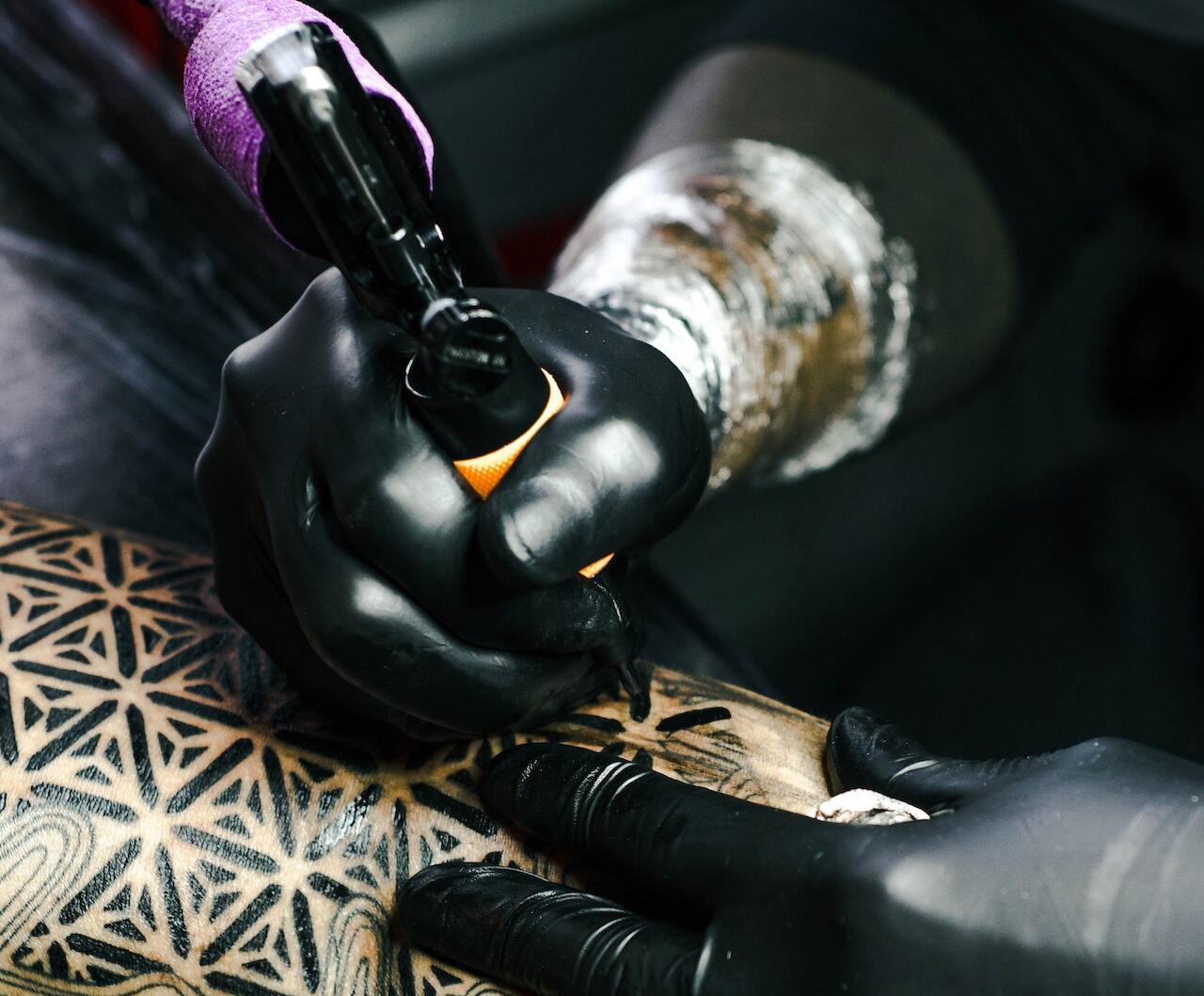 Jak wybrać najlepszy sprzęt do tworzenia tatuaży?