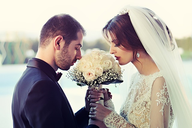 Suknia ślubna w klimacie boho — doskonały wybór dla romantycznych dusz