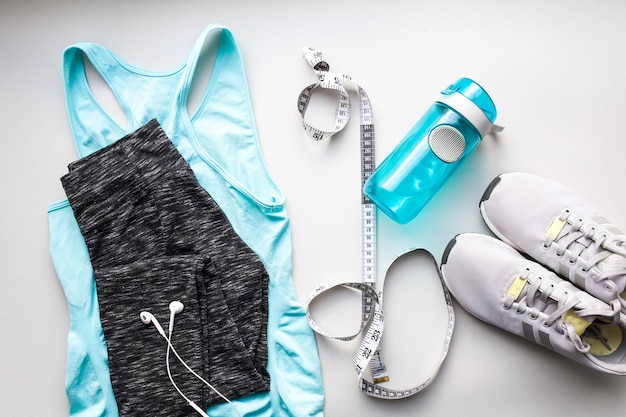 Stylowe akcesoria sportowe, które dodadzą charakteru Twoim treningowym stylizacjom